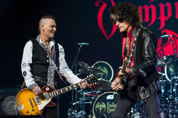 Hollywood Vampires: Johnny Depp to s kytarou vážně umí | Fandíme filmu