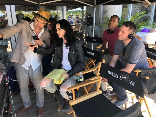 Jessica Jones 3: Krysten Ritter se chopila režie! | Fandíme serialům