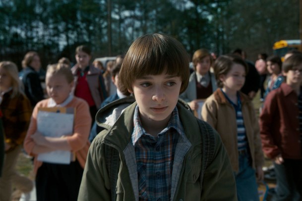 Stranger Things 3: Představitel Willa omylem odhalil osud psa Chestera! | Fandíme serialům