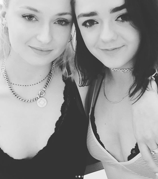 Hra o trůny: Maisie Williams dotočila a možná uveřejnila spoiler | Fandíme serialům