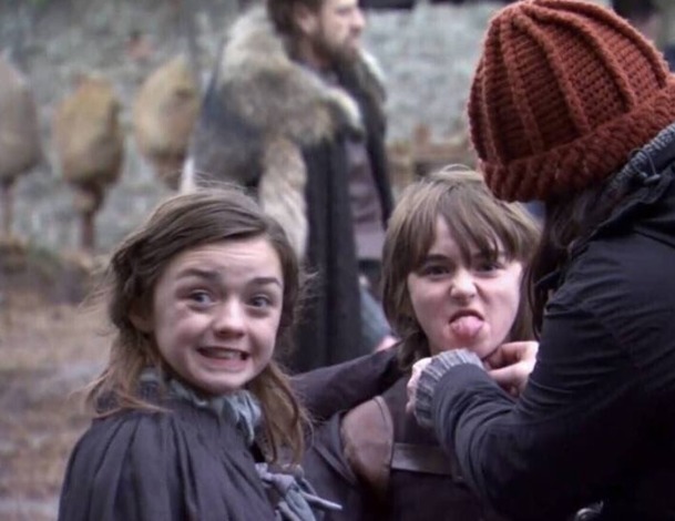 Hra o trůny: Maisie Williams dotočila a možná uveřejnila spoiler | Fandíme serialům