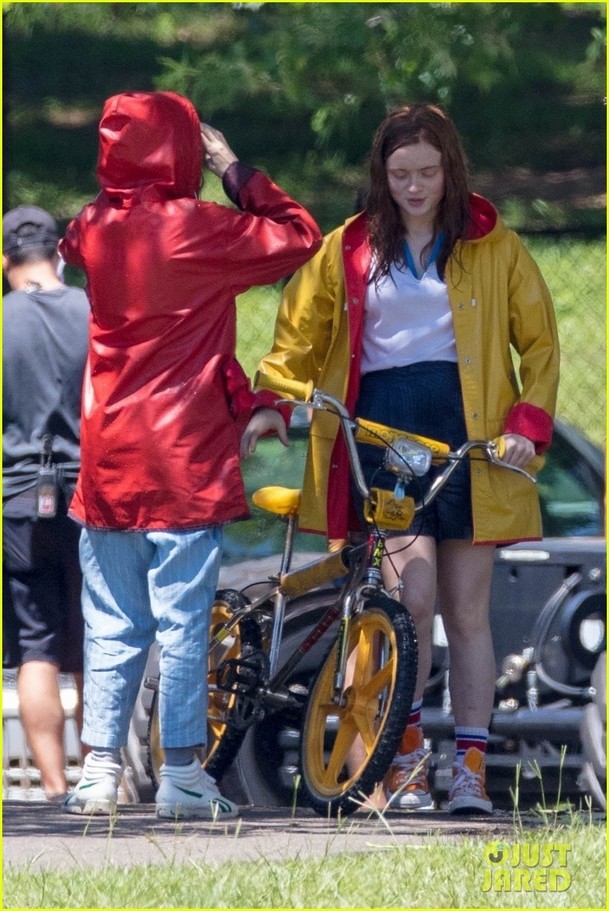 Stranger Things 3: Eleven na prvních fotkách z placu! | Fandíme serialům