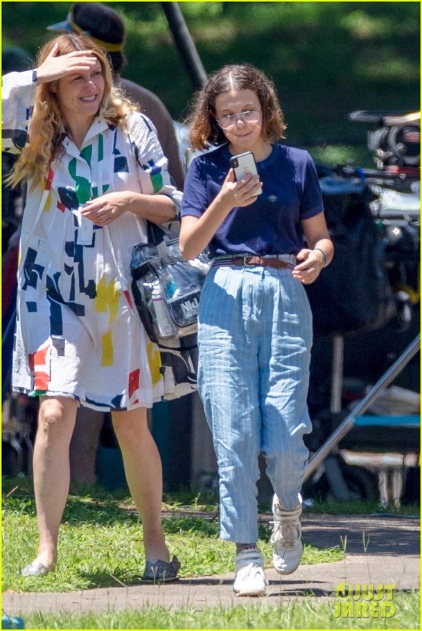 Stranger Things 3: Eleven na prvních fotkách z placu! | Fandíme serialům