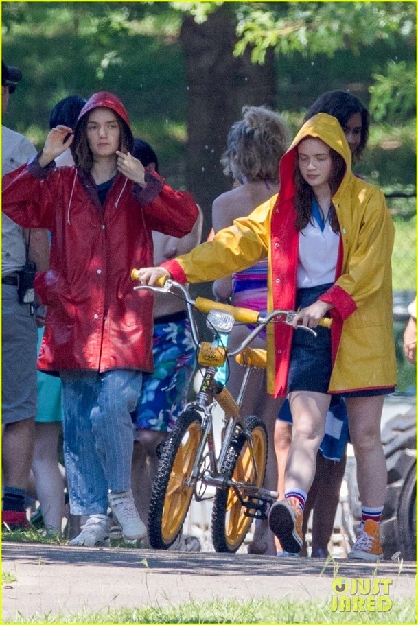 Stranger Things 3: Eleven na prvních fotkách z placu! | Fandíme serialům