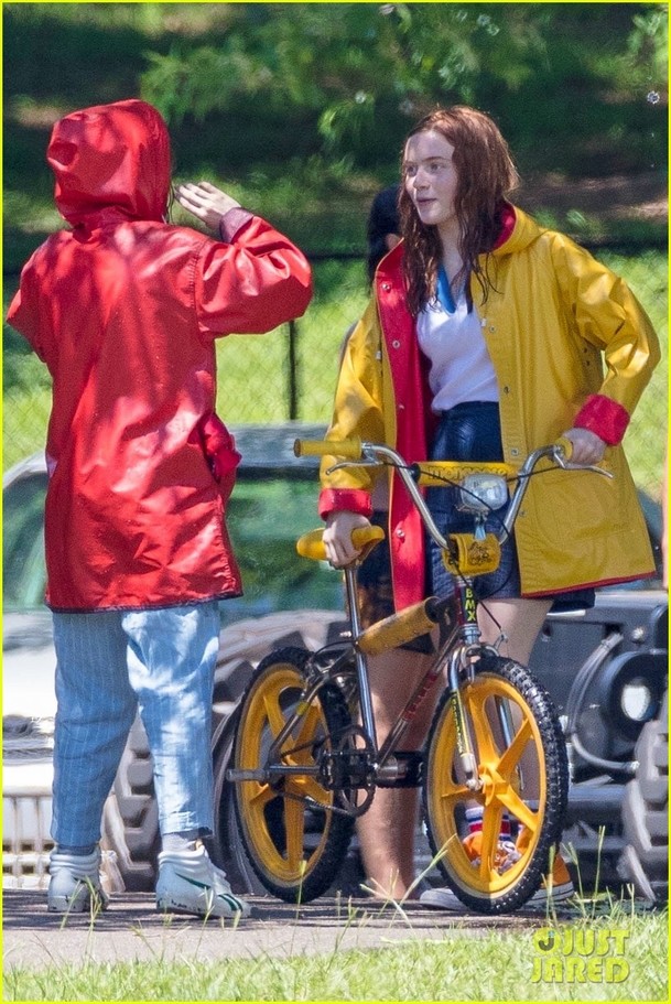 Stranger Things 3: Eleven na prvních fotkách z placu! | Fandíme serialům