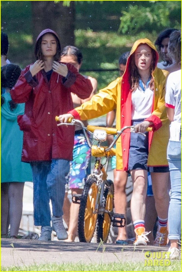 Stranger Things 3: Eleven na prvních fotkách z placu! | Fandíme serialům