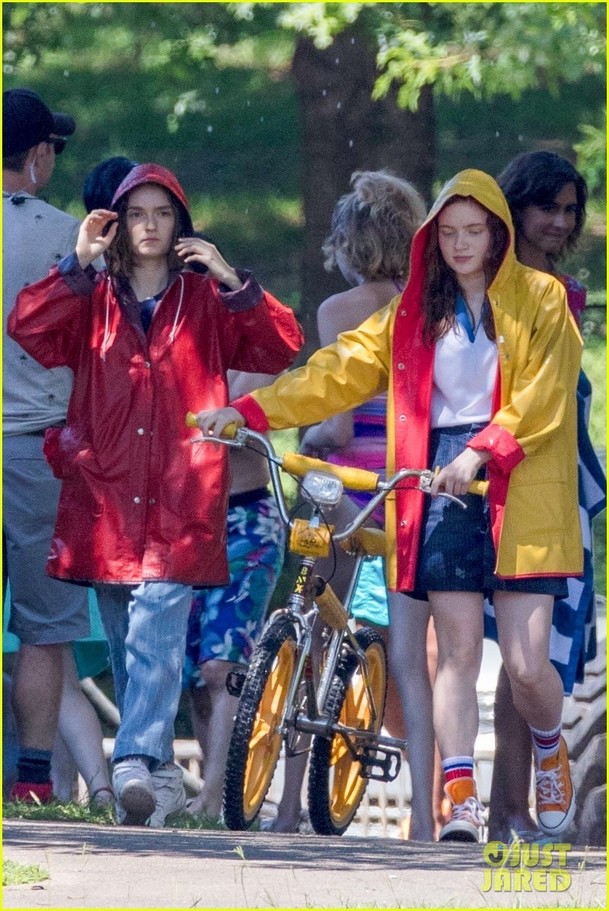 Stranger Things 3: Eleven na prvních fotkách z placu! | Fandíme serialům