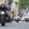 Tom Cruise na rozjeté motorce skočil ze srázu - pusťte si záběry | Fandíme filmu