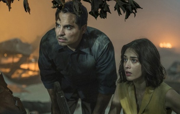 Extinction: Michael Peña a Lizzy Caplan čelí mimozemské invazi | Fandíme filmu