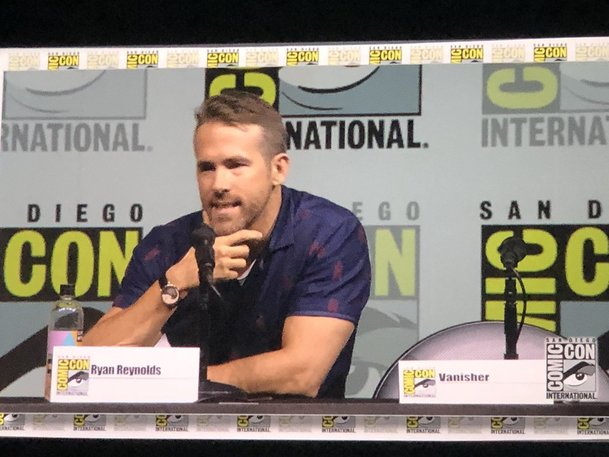 Deadpool na Comic-Conu přivolával návrat Wolverina | Fandíme filmu