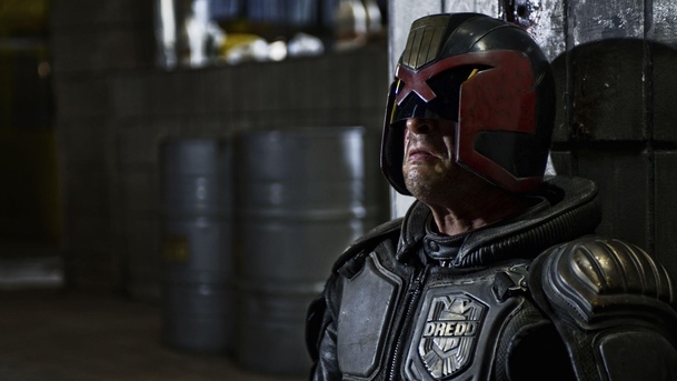 Dredd vs Dredd: Sylvester Stallone dorovnal Karla Urbana | Fandíme filmu