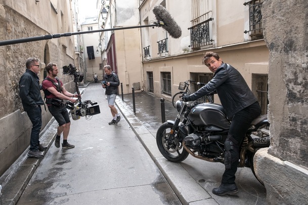 Mission: Impossible 7: Tom Cruise opět létá vzduchem, tentokrát na motorce | Fandíme filmu