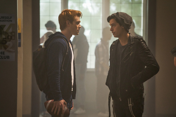 Riverdale je zpátky! Přečtěte si první informace o třetí sérii | Fandíme serialům