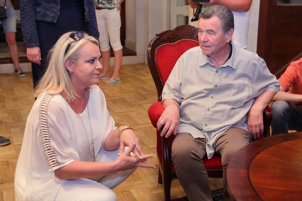 Krejzovi: Připravte se na novou perlu od tvůrců Ohnivého kuřete! | Fandíme serialům