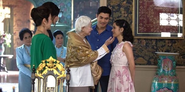 Crazy Rich Asians 2 opustila scenáristka. Vadí jí, že má o 90% nižší plat než její bělošský kolega | Fandíme filmu