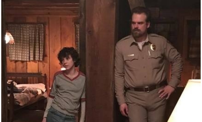Stranger Things 3: Vztah Eleven a Hoppera se vyostří! | Fandíme seriálům