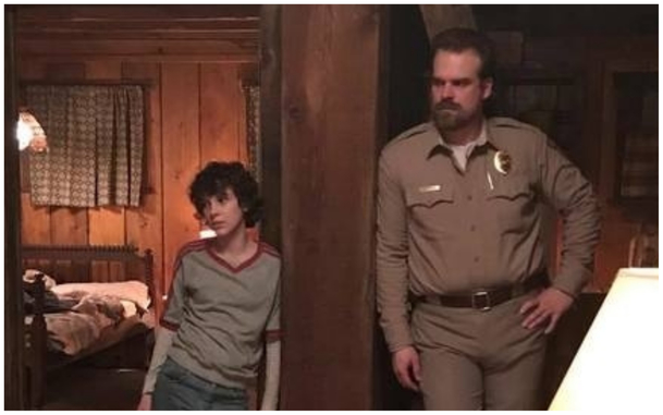Stranger Things 3: Vztah Eleven a Hoppera se vyostří! | Fandíme serialům