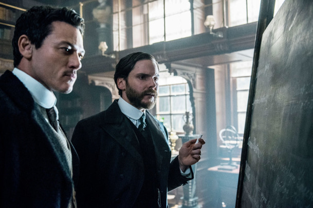 Angel of Darkness: Sequel The Alienist potvrzen | Fandíme serialům