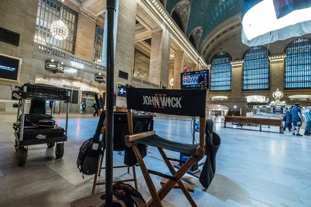 John Wick 3: Nová oficiální fotka dává dohromady známé tváře | Fandíme filmu