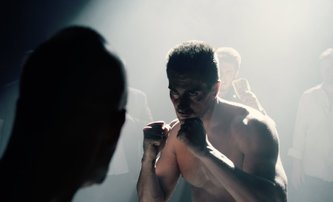 Glass Jaw: Trailer k lacinějšímu mixu Bojovníka a Lvího srdce | Fandíme filmu