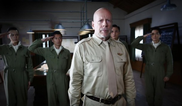 Air Strike: Bruce Willis v čínském válečném velkofilmu | Fandíme filmu