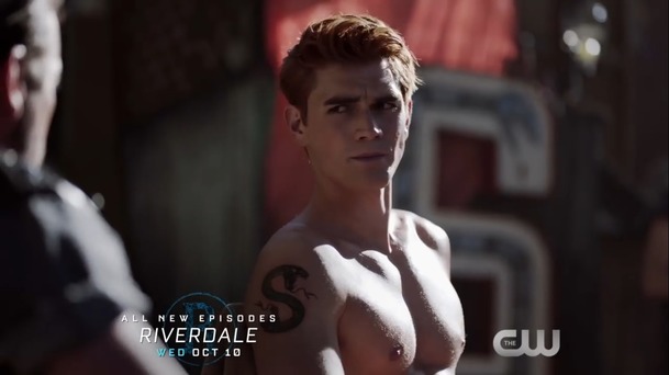 Riverdale: Nové fotky z 3. série ukazují soudní proces | Fandíme serialům