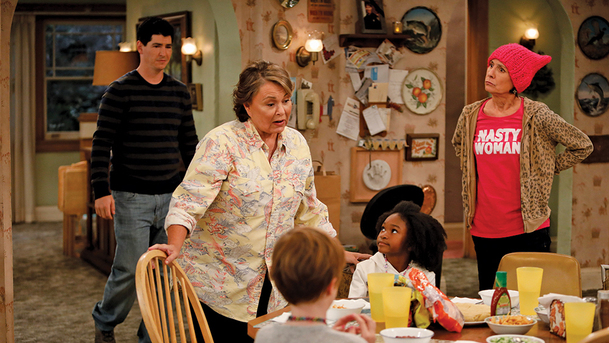 Roseanne: Roseanne Barr prchá po skandálu do Izraele | Fandíme serialům