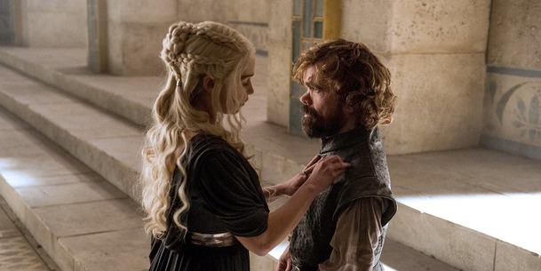 Hra o trůny: Scénáře odhalily lásku k Daenerys a potvrdily těhotenství | Fandíme serialům