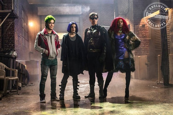 Titans: Fotky celého týmu, jednotlivých členů a Jasona Todda | Fandíme serialům