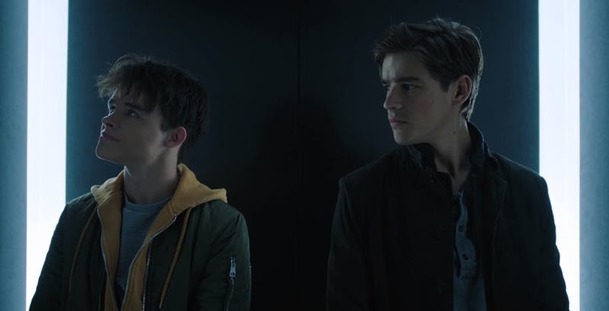 Titans: Fotky celého týmu, jednotlivých členů a Jasona Todda | Fandíme serialům