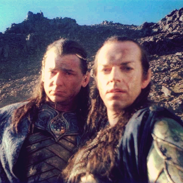 Pán prstenů: Představí se Hugo Weaving znovu jako Elrond? | Fandíme serialům