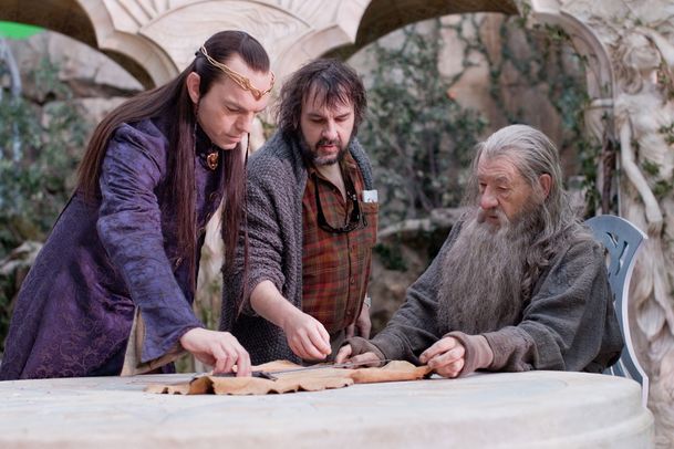 Pán prstenů: Představí se Hugo Weaving znovu jako Elrond? | Fandíme serialům