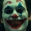 Joker: Joaquin Phoenix v "plné klauní" na nových fotkách | Fandíme filmu