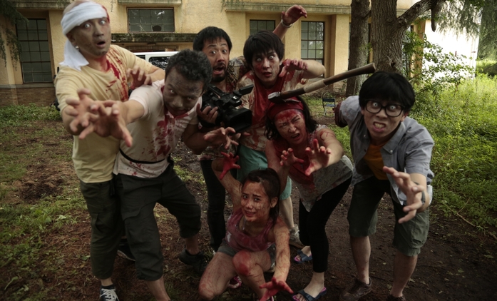 Naneživo: Japonský zombie bizár bez střihu vydělává miliony | Fandíme filmu