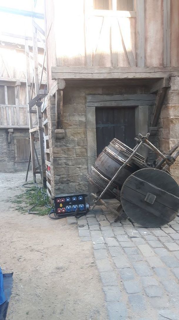 Knightfall: Exkluzivní snímky z natáčení na Barrandově | Fandíme serialům