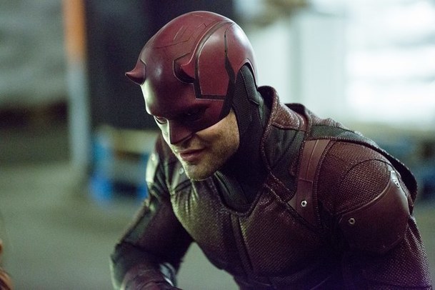 Daredevil:  Jeph Loeb údajně nutil scenáristy odstraňovat ze seriálu zápletky s asijskými postavami | Fandíme serialům