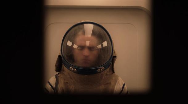 Recenze: High Life - Robert Pattinson míří vstříc černým dírám ve filosofické pecce | Fandíme filmu