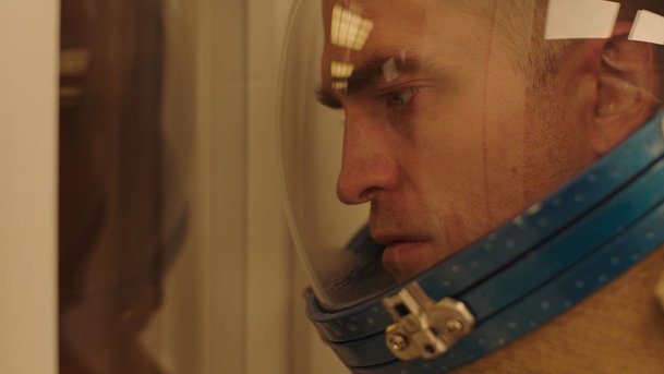 Recenze: High Life - Robert Pattinson míří vstříc černým dírám ve filosofické pecce | Fandíme filmu