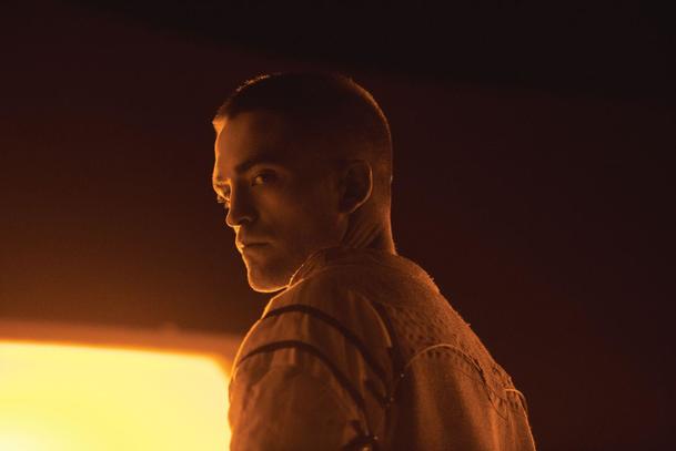 Recenze: High Life - Robert Pattinson míří vstříc černým dírám ve filosofické pecce | Fandíme filmu