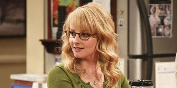 Black Monday: Melissa Rauch z TBBT má nový job | Fandíme serialům