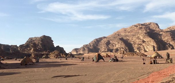Star Wars IX: Hromada fotek z natáčení v Anglii a Jordánsku | Fandíme filmu