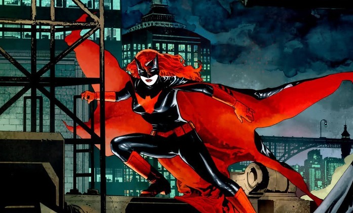 Batwoman: Hrdinka na nové fotce z natáčení a jak to bude s Batmanem | Fandíme seriálům