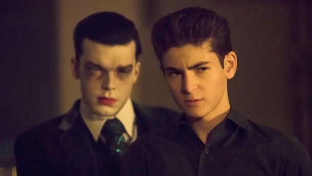 Gotham: „Joker“ Jeremiah v novém traileru | Fandíme serialům