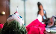 Joker prchá před policií na nových fotkách z natáčení | Fandíme filmu