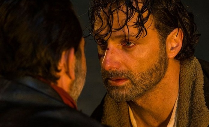 Živí mrtví: Andrew Lincoln promluvil o brutalitě a osudu Glenna | Fandíme seriálům