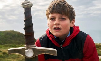 Chlapec, který se stane králem: Představujeme britskou fantasy o Excalibru | Fandíme filmu