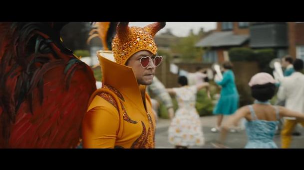 Rocketman: Extravagancí lemovaná cesta Eltona Johna k výšinám | Fandíme filmu