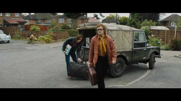 Rocketman: Extravagancí lemovaná cesta Eltona Johna k výšinám | Fandíme filmu