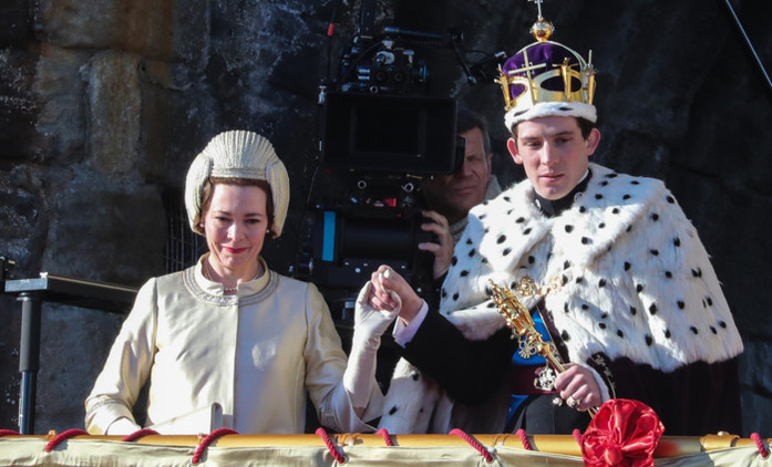 The Crown 3: Dospělý princ Charles odhalen na nových fotkách | Fandíme seriálům