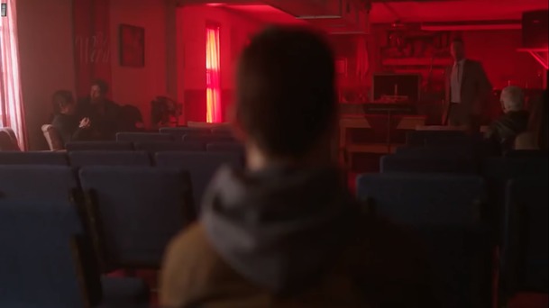 Too Old To Die Young: Teaser na seriál od režiséra filmu Drive | Fandíme serialům